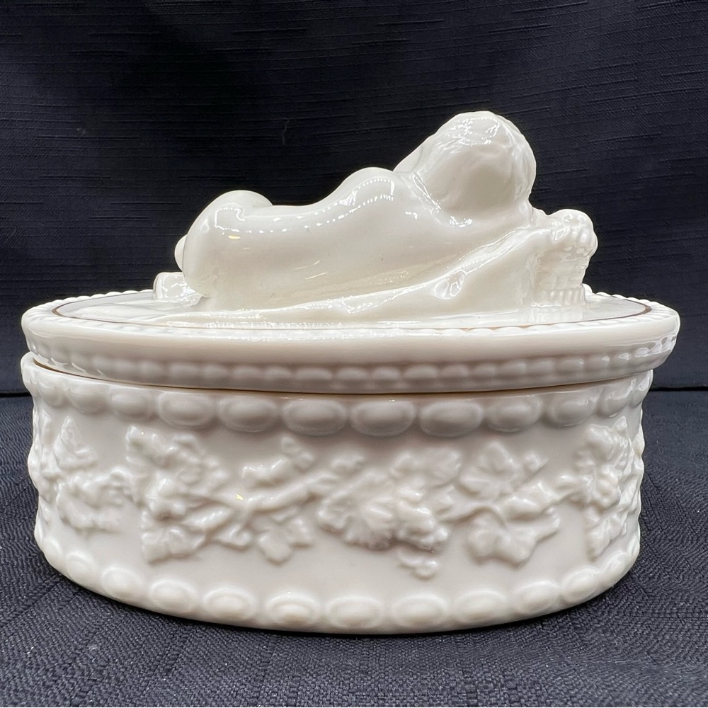 Belleek Cherub Trinket Box in Cream - Picture 2 of 9